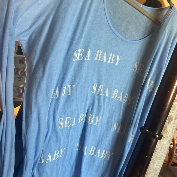 WILDFOX ~ M~ Blue 'Sea Baby' Graphic Long Sleeve - Picture 17 of 17